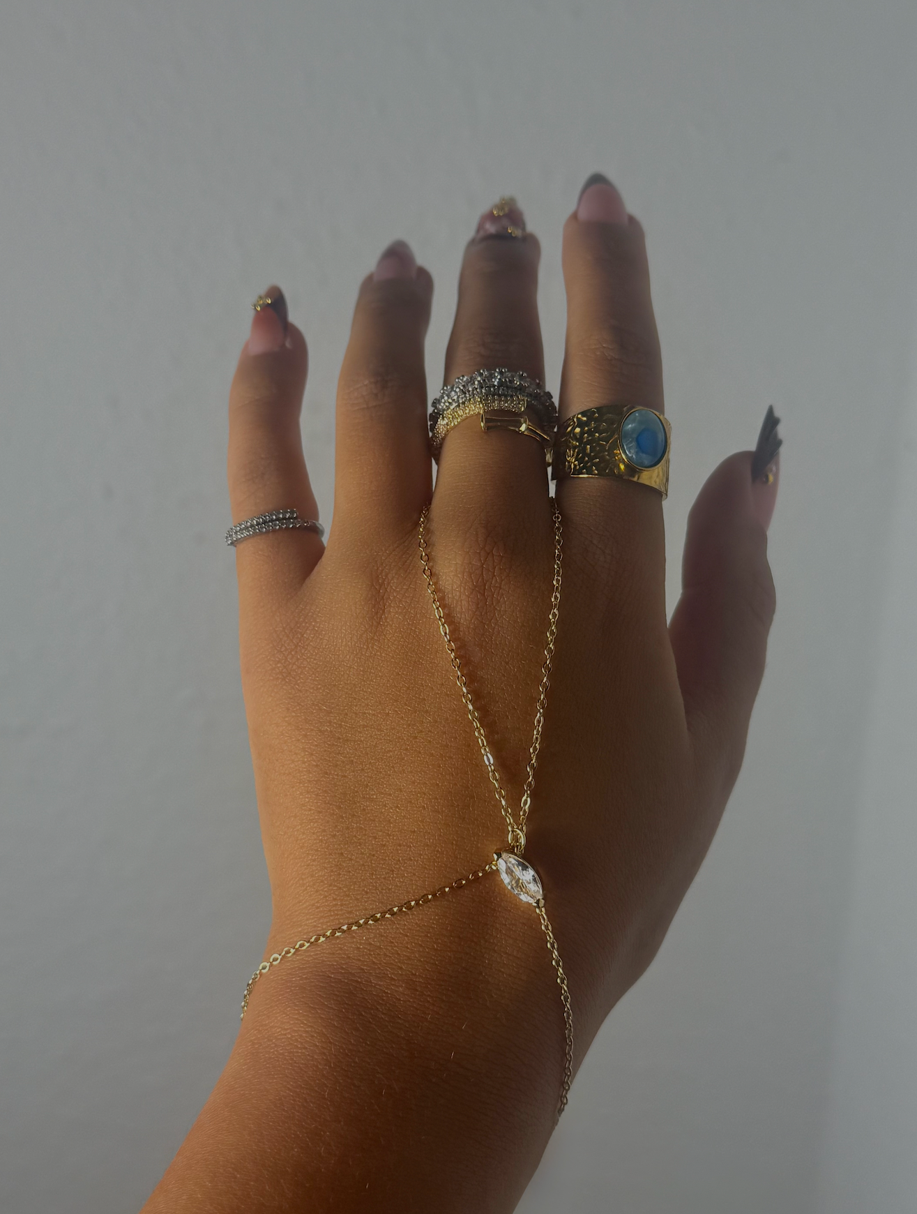 Golden Muse - Handkette